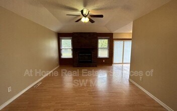 2133 S Golden Ave in Springfield, MO - Building Photo - Building Photo
