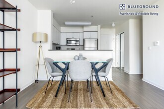 2 Townsend St in San Francisco, CA - Building Photo - Building Photo
