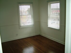 5965 W Touhy Ave in Chicago, IL - Building Photo - Building Photo