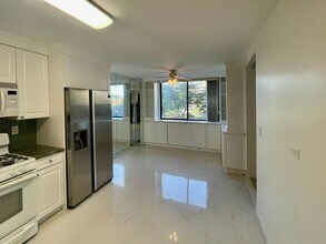 1 Bay Club Dr, Unit #3F in Bayside, NY - Building Photo - Building Photo