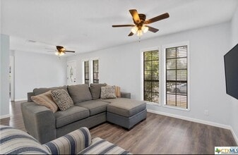 610 Vernon St in Taylor, TX - Foto de edificio - Building Photo