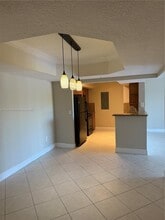 201 SW 116th Ave in Pembroke Pines, FL - Foto de edificio - Building Photo