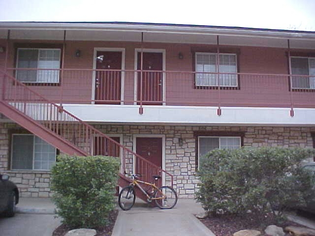 2520 W Prairie St in Denton, TX - Foto de edificio - Building Photo