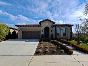 1707 N Megan Ave in Clovis, CA - Building Photo - Building Photo