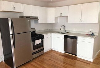 67 Marion St, Unit 2 in Boston, MA - Building Photo - Building Photo