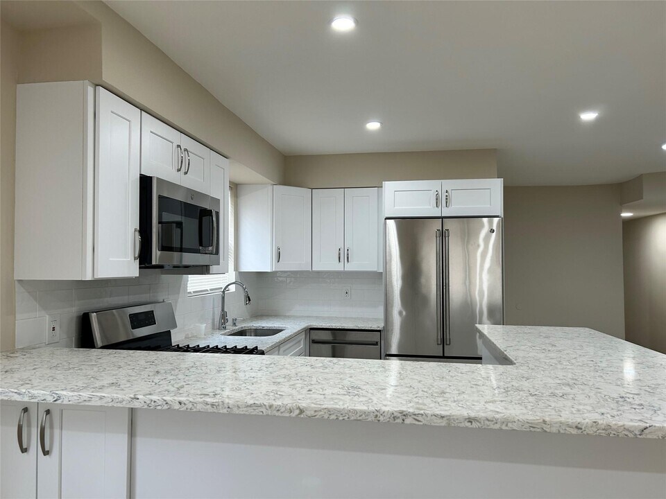 187-20 Baisley Blvd in Queens, NY - Building Photo