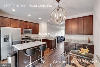 4600 Potomac Highlands Cir in Triangle, VA - Building Photo - Building Photo