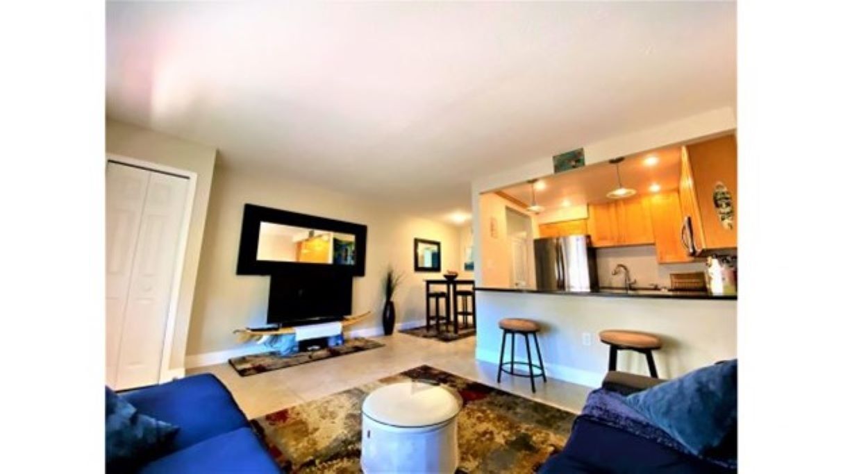 7801 Ridgewood Ave, Unit ModernBeachPad in Cape Canaveral, FL - Foto de edificio