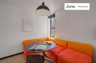 Harmonious ROOM at The Maison Suydam, Unit 2 in Brooklyn, NY - Foto de edificio - Building Photo