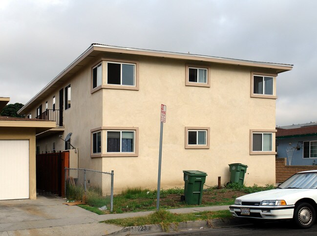 11915 Eucalyptus Ave in Hawthorne, CA - Building Photo - Building Photo