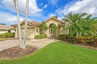 975 Tivoli Ct in Naples, FL - Building Photo - Building Photo