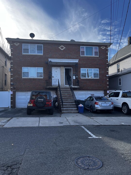 1727 41st St in North Bergen, NJ - Foto de edificio