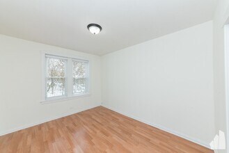 4946 N Harding Ave in Chicago, IL - Foto de edificio - Building Photo