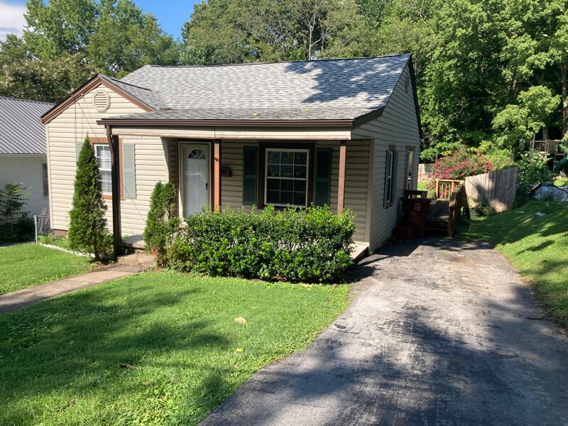 1405 Virginia St in Johnson City, TN - Foto de edificio