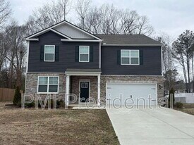11075 Chappell Crk Cir in Hopewell, VA - Building Photo