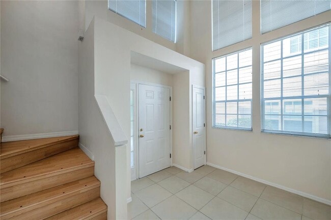 5014 Sterling Manor Dr in Tampa, FL - Building Photo - Building Photo