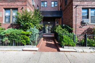 40-37 77th St in Elmhurst, NY - Building Photo - Building Photo