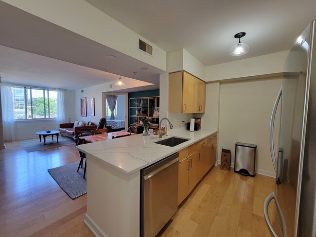 1000 New Jersey Ave SE in Washington, DC - Foto de edificio - Building Photo