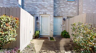 2984 Holly Hall St in Houston, TX - Building Photo