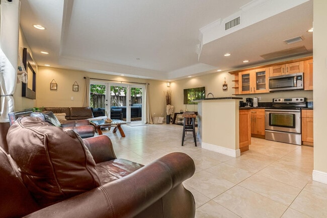 1721 SW 23rd St in Fort Lauderdale, FL - Building Photo - Building Photo