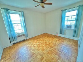 210 Pelham Rd in New Rochelle, NY - Building Photo - Building Photo