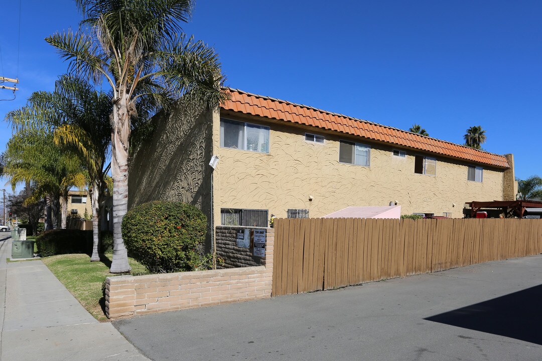 1121-1159 S Emerald Ave in El Cajon, CA - Building Photo