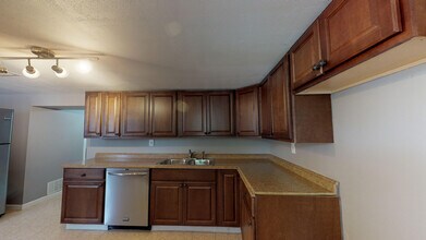 1014 E Colvin St in Syracuse, NY - Building Photo - Building Photo