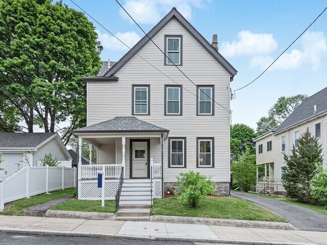 121 Hewlett St in Boston, MA - Building Photo - Building Photo