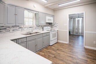 311 S Morgan Ave in Broussard, LA - Building Photo - Building Photo