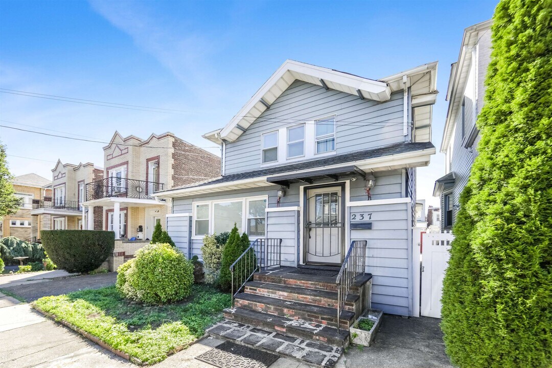 237 73rd St in North Bergen, NJ - Building Photo