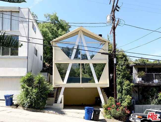 8437 Ridpath Dr in Los Angeles, CA - Building Photo - Building Photo