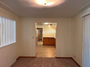 1369 Hillendale Dr SE in Salem, OR - Building Photo - Building Photo