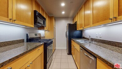 1545 S Bentley Ave in Los Angeles, CA - Building Photo - Building Photo