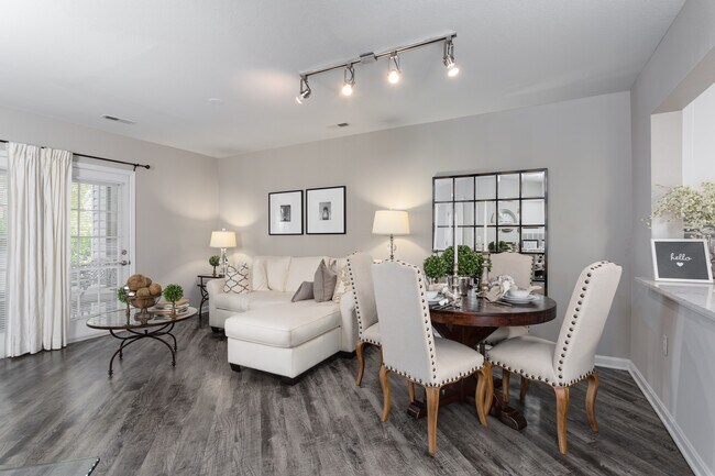 Ashford Meadows in Herndon, VA - Building Photo - Interior Photo