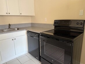 1219 NE 14th Ave, Unit 4 in Fort Lauderdale, FL - Foto de edificio - Building Photo