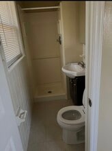 1607 Hampshire Pl in Decatur, GA - Foto de edificio - Building Photo