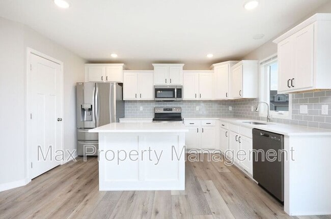 1255 NW Pne Blf Cir in Waukee, IA - Building Photo - Building Photo