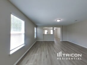 320 Almquist St in Hutto, TX - Building Photo - Building Photo