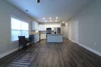383 E Woodland Dr in Walhalla, SC - Building Photo - Building Photo