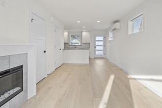 5470 SE Bybee Blvd in Portland, OR - Foto de edificio - Building Photo