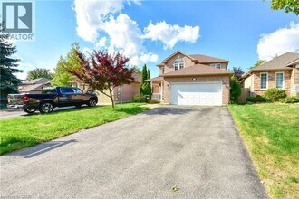 60 Crimson Ridge Rd in Barrie, ON - Building Photo - Building Photo