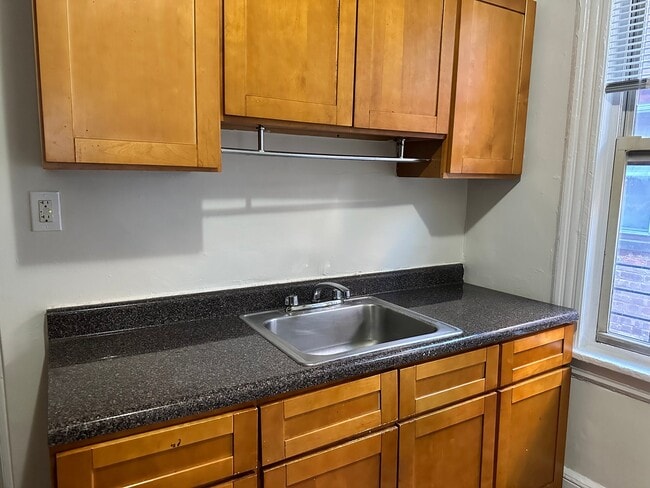 375 Madison Ave, Unit 5 in Passaic, NJ - Foto de edificio - Building Photo