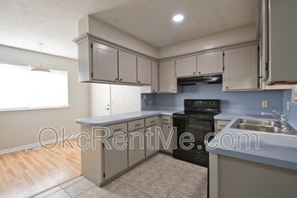 126 NE 11th St in Moore, OK - Building Photo - Building Photo