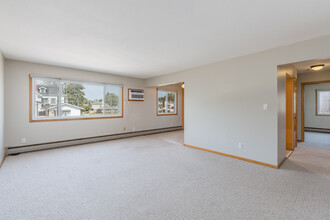 Prior Marshall Apartments in St. Paul, MN - Building Photo - Interior Photo