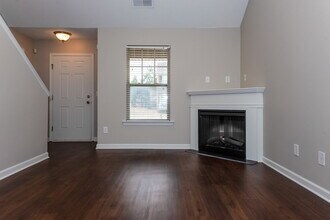 316 Lauren Dr in Fairburn, GA - Foto de edificio - Building Photo