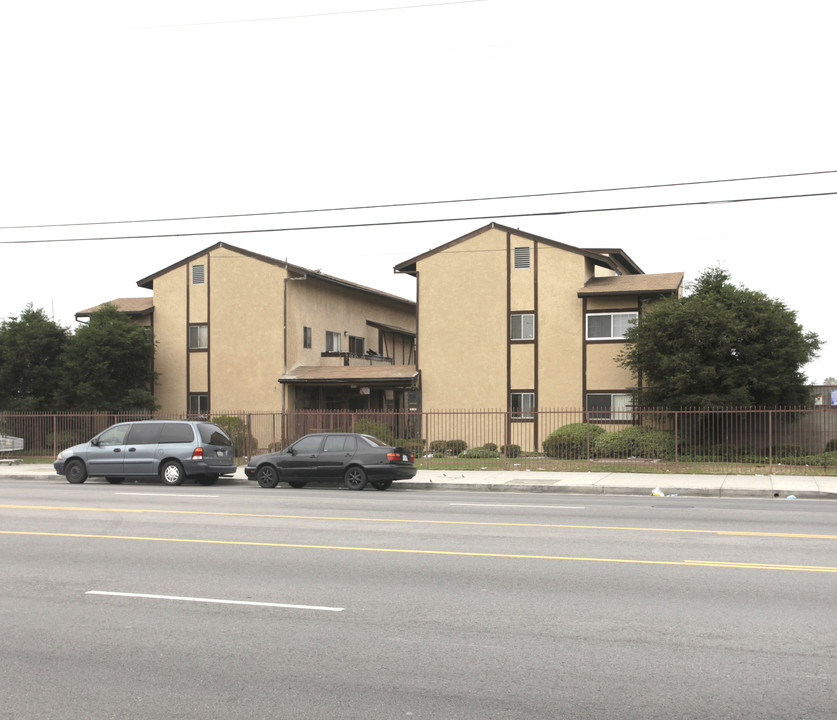 North Pointe Rayen Apartments in Pacoima, CA - Building Photo