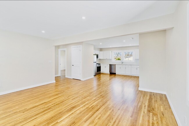 136 Nelson Ave, Unit 2
