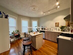24 Pond St, Unit 1 in Boston, MA - Building Photo - Building Photo