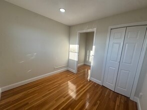 646 Fairview Ave, Unit Second Floor Unit in Fairview, NJ - Building Photo - Building Photo