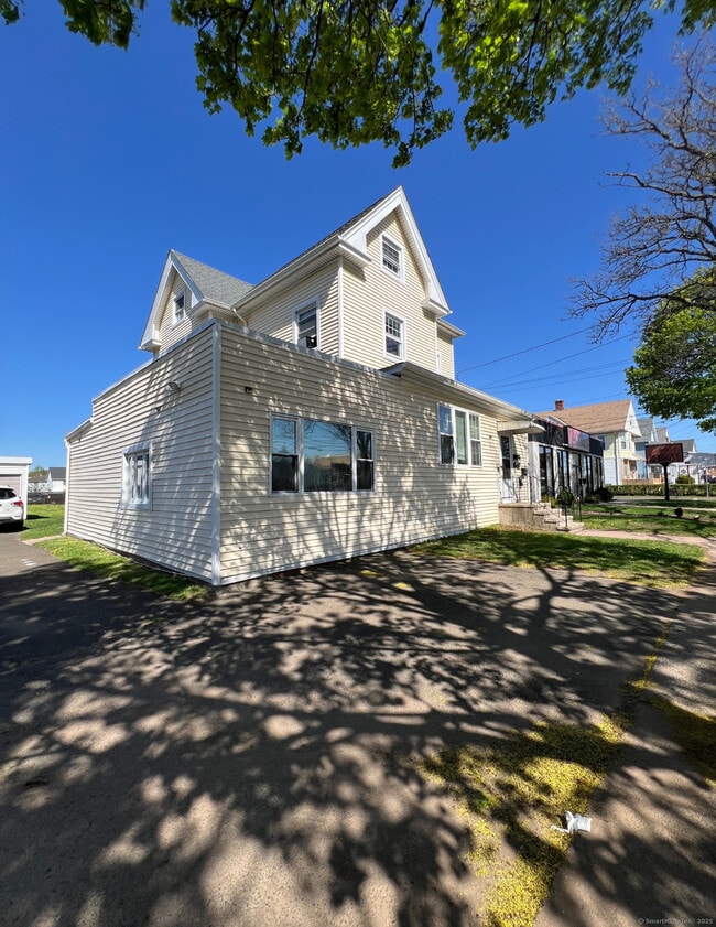 982 Dixwell Ave in Hamden, CT - Building Photo - Building Photo